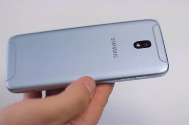 Galaxy J5 và J7 (2017) lộ diện trong một video trên tay ảnh 2