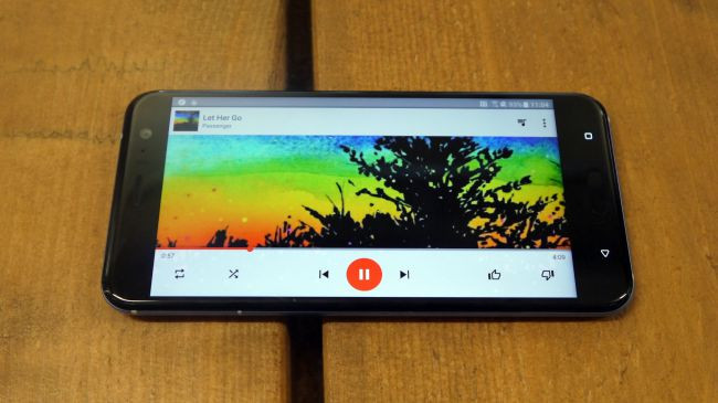 Đánh giá HTC U11: Độc đáo nhưng chưa đủ hấp dẫn ảnh 5