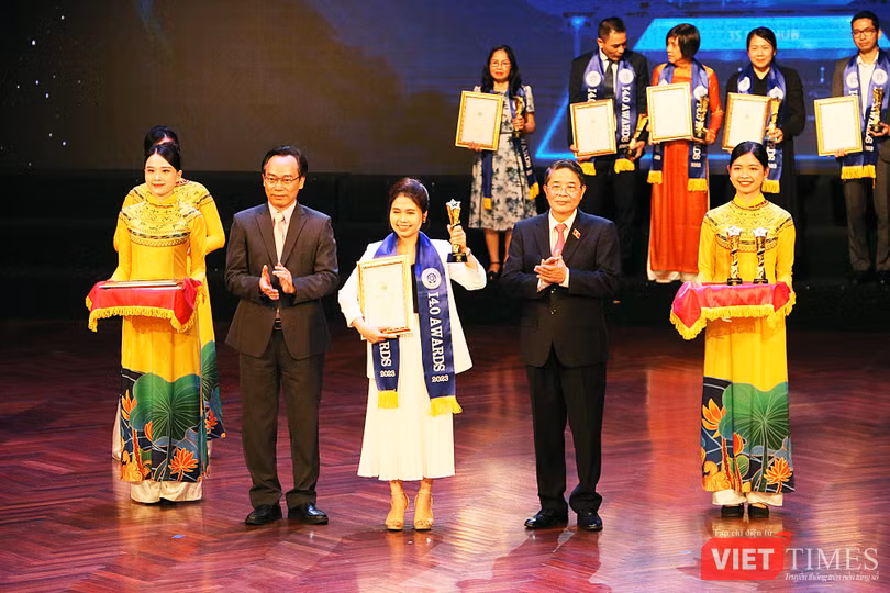 vt_top cn 40 - 2.jpg