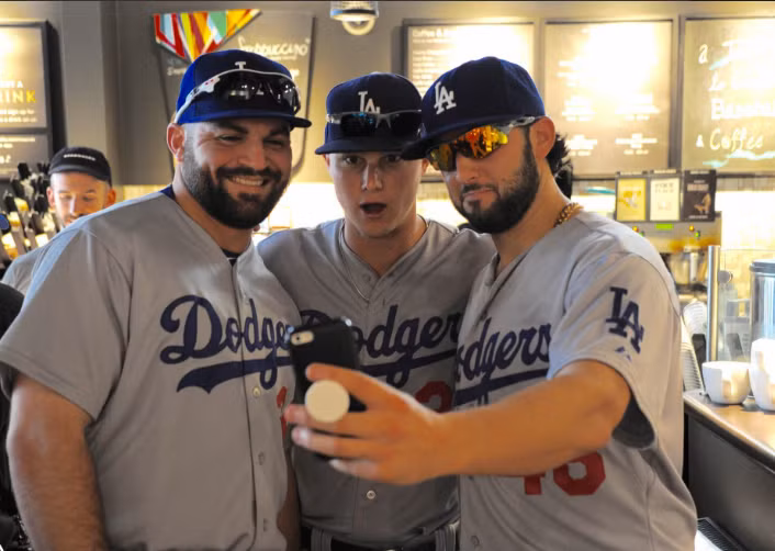 Chiếc nút cao su PopSocket đang gây sốt trên thị trường phụ kiện điện thoại ảnh 3