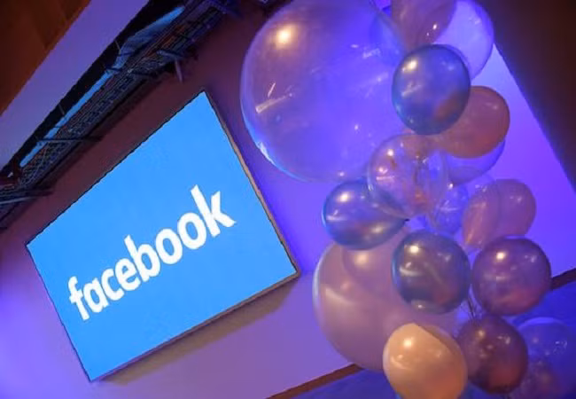 Facebook sẽ đưa Instagram Stories lên WhatsApp vào cuối năm nay (Ảnh Reuters)