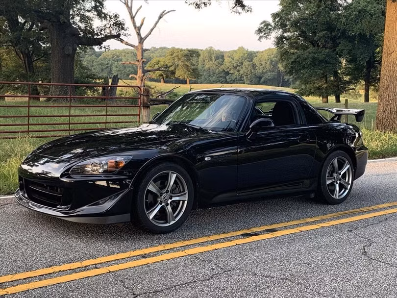 Honda S2000 Club Racer bản Berlina Black hiếm gặp. Ảnh: Carscoops 