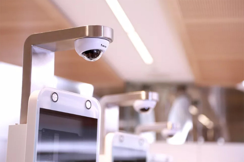 Những chiếc camera đặt tại Cửa Thông minh ở sân bay Úc sẽ quét khuôn mặt hành khách theo thời gian thực và so sánh với tấm ảnh trên hộ chiếu (ảnh: Bộ Nội vụ Úc)