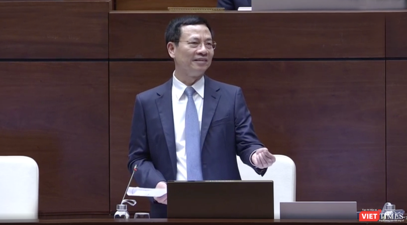 Bộ trưởng Nguyễn Manh Hùng trả lời chất vấn trước Quốc hội ngày 8/11