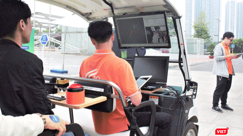 Xe tự lái của FPT chạy thử nghiệm tại Trung tâm Hội nghị Quốc gia