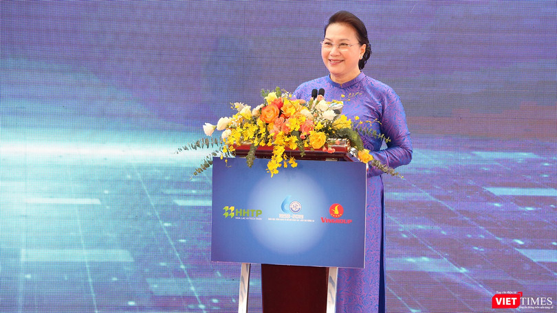 Chủ tịch Quốc hội Nguyễn Thị Kim Ngân phát biểu tại buổi lễ khánh thành Nhà máy của VinGroup