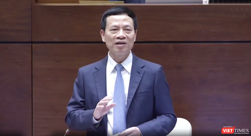 Bộ trưởng Nguyễn Mạnh Hùng trả lời chất vấn trước Quốc hội ngày 8/11