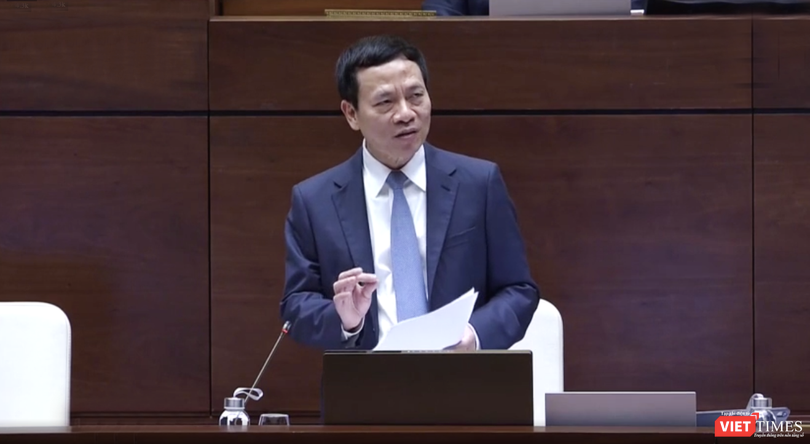 ông Nguyễn Mạnh Hùng, Bộ trưởng Bộ Thông tin và Truyền Thông trả lời chất vấn trước Quốc hội ngày 8/11