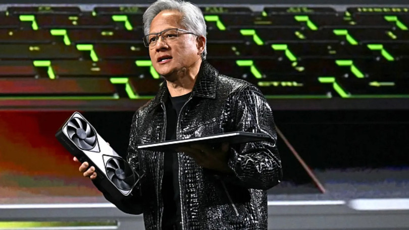Ông Jensen Huang giới thiệu dòng chip đồ họa Blackwell GeForce RTX 50 Series và laptop RTX 5000 tại triển lãm CES hôm 6/1. Ảnh: Getty Images