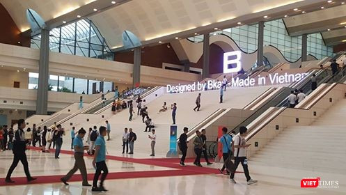 Biểu tượng Bphone xuất hiện trang trọng tại sự kiện.