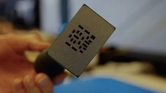 Con chip M3 của Apple trong phòng thí nghiệm của công ty ở Cupertino, California