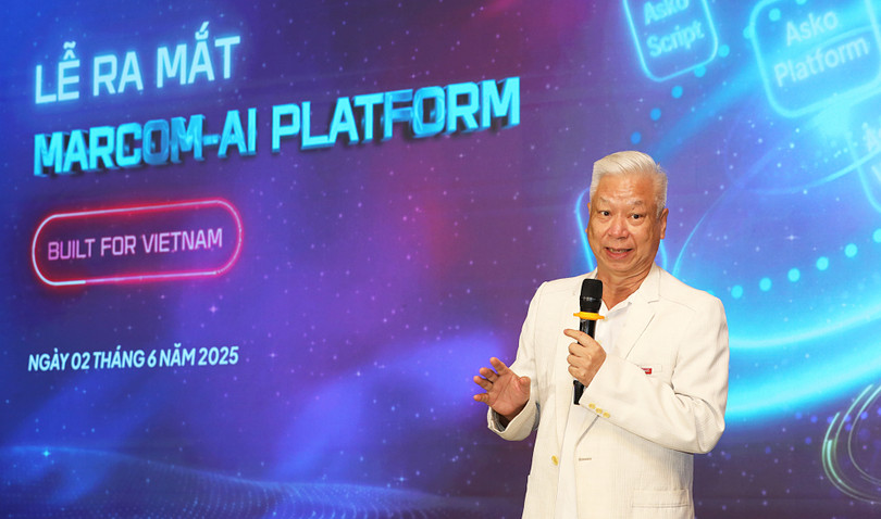 Ông Đào Quang Bính, Tổng giám đốc, Tổng thư ký tòa soạn VnEconomy phát biểu tại sự kiện ra mắt nền tảng Marcom AI