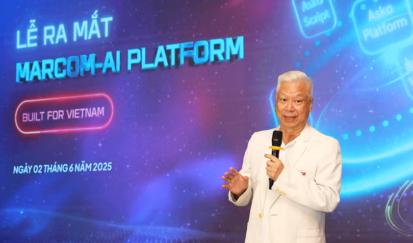 Ông Đào Quang Bính, Tổng giám đốc, Tổng thư ký tòa soạn VnEconomy phát biểu tại sự kiện ra mắt nền tảng Marcom AI