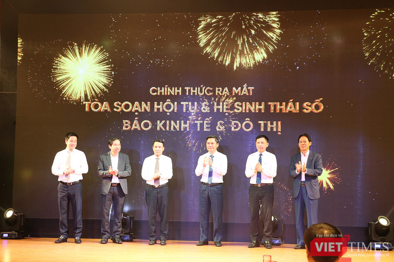 vt_ra mat toa soan hoi tu.jpg