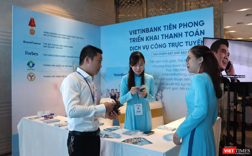 Gian hàng giới thiệu giải pháp của VietinBank