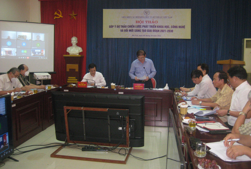 TS Phan Xuân Dũng - Chủ tịch Liên hiệp các hội khoa học và kỹ thuật Việt Nam và TS Bùi Thế Duy - Thứ trưởng Bộ Khoa học Công nghệ chủ trì hội thảo