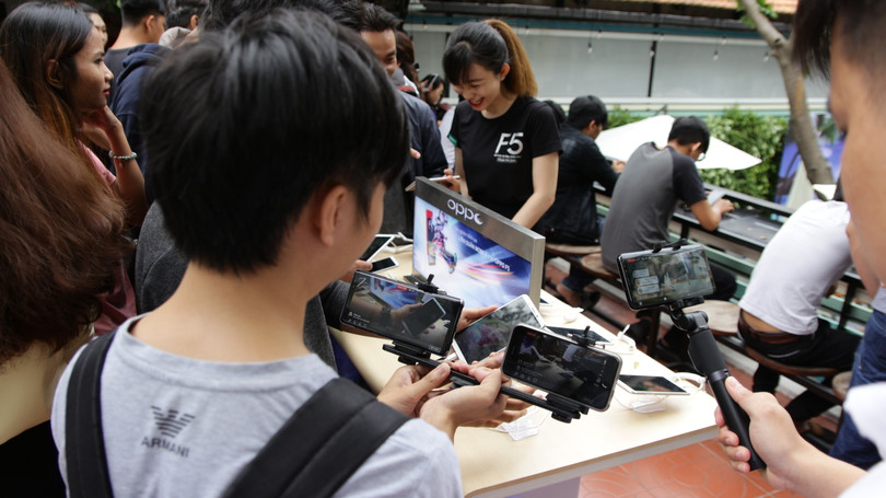 Trải nghiệm chụp ảnh, “chiến” game Liên Quân Mobile với Oppo F5 ảnh 1