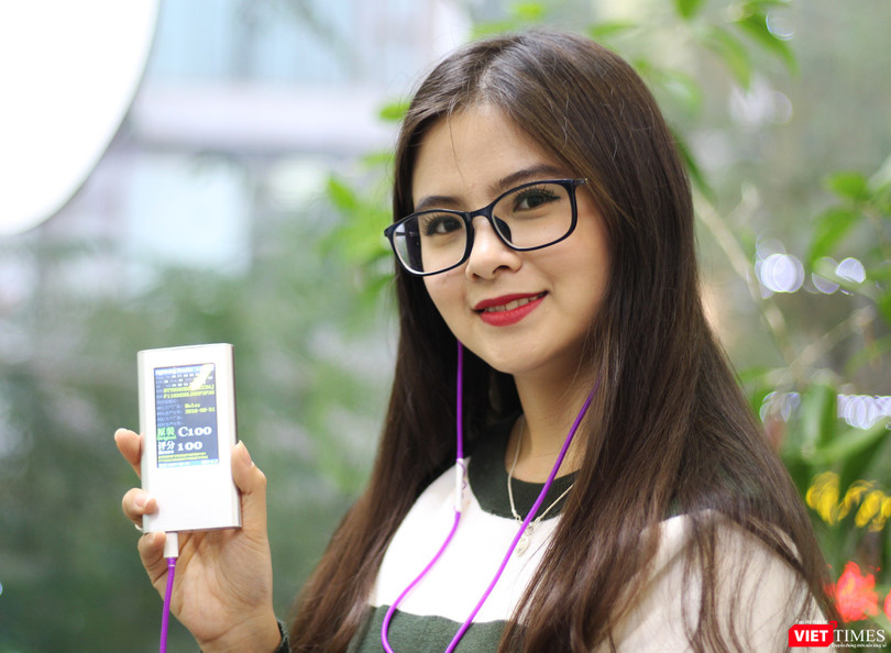 Thiết bị phân biệt cáp sạc tai nghe Apple