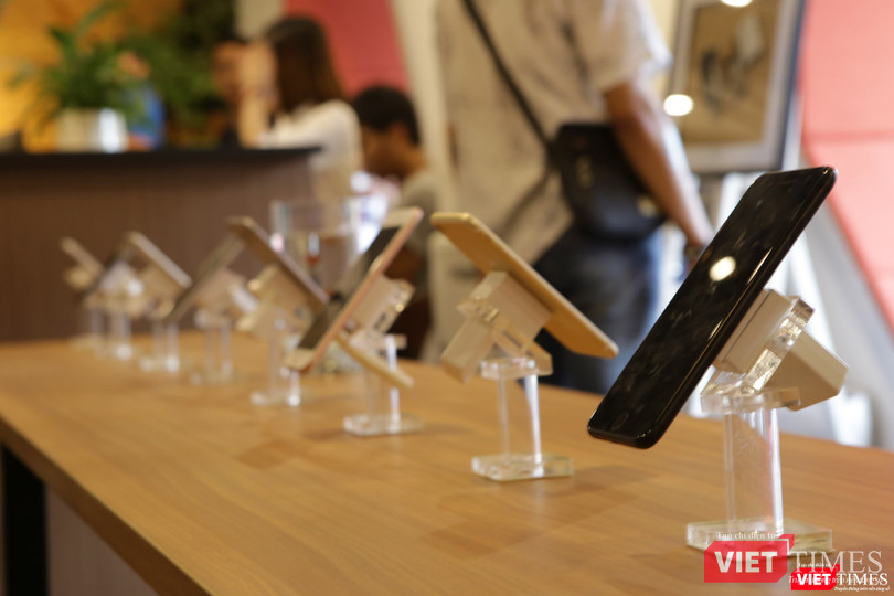 Từ iPhone đời đầu đến iPhone X lần đầu tiên hội tụ trong một triển lãm tại Hà Nội ảnh 7