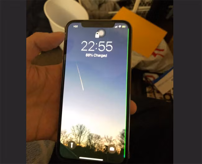 iPhone X dính lỗi sọc màn giống Galaxy S7 edge ảnh 2