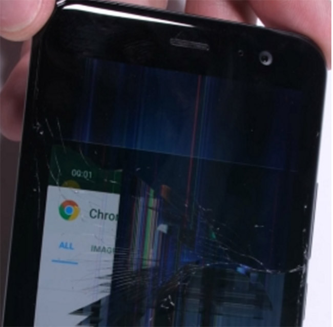 Thử độ bền HTC U11: vỡ màn hình sau khi bị uốn cong ảnh 1