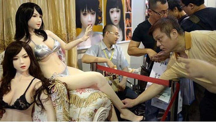 robot tinh duc 2.jpg