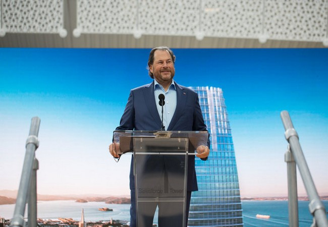 Ông Marc Benioff phát biểu trong lễ khai trương tòa tháp Salesforce Tower ngày 22/5/2018 (Ảnh Business Insider)