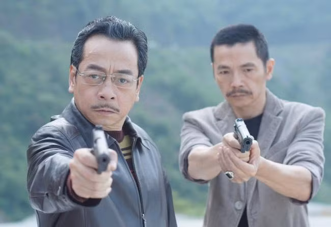 Cố NSND Hoàng Dũng và NSƯ T Trung Anh là những diễn viên kịch tham gia đóng phim truyền hình "Người phán xử".