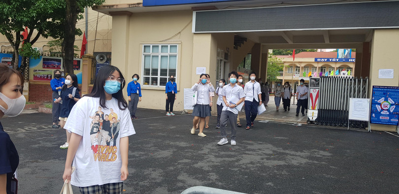 Các thí sinh cho biết đề thi Văn năm nay hơi khó, thời gian làm bài 90 phút hơi ngắn khiến các em khó thể hiện được bài bình luận một cách đầy đủ