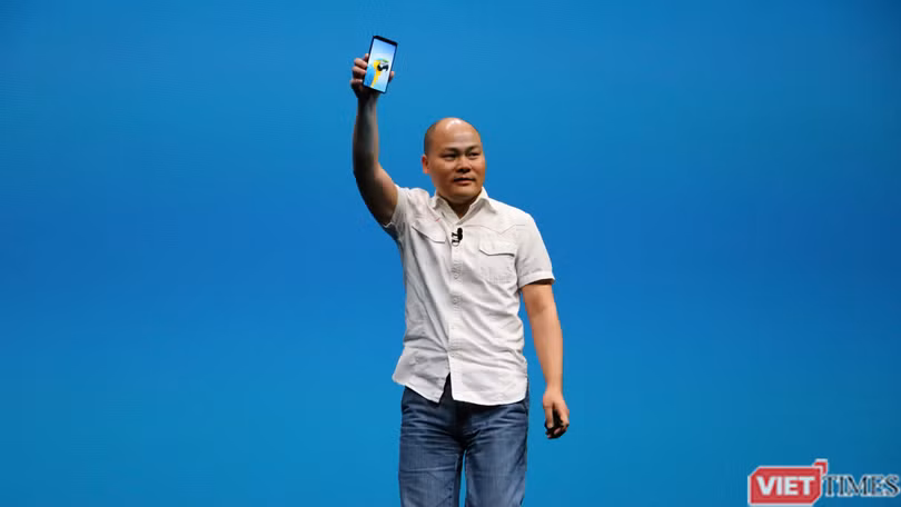 ông Nguyễn Tử Quảng tại lễ ra mắt Bphone 3, tháng 10/2018
