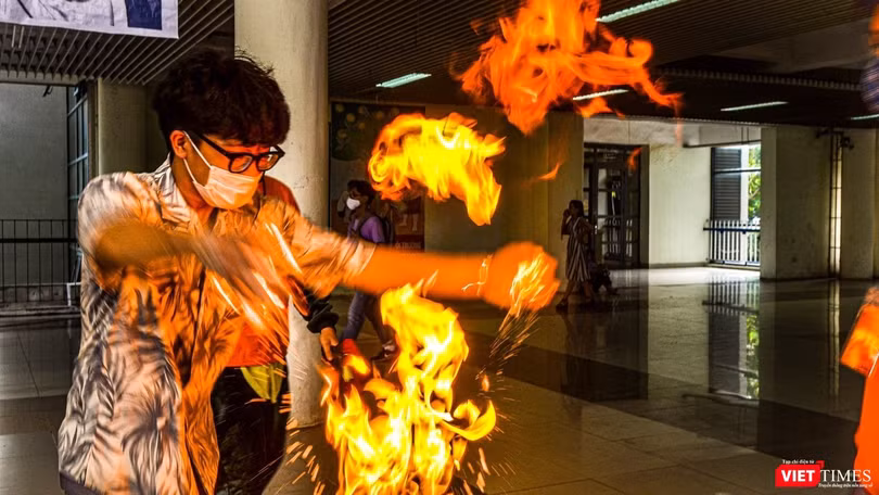 Thí nghiệm “Fire hand” tại sự kiện
