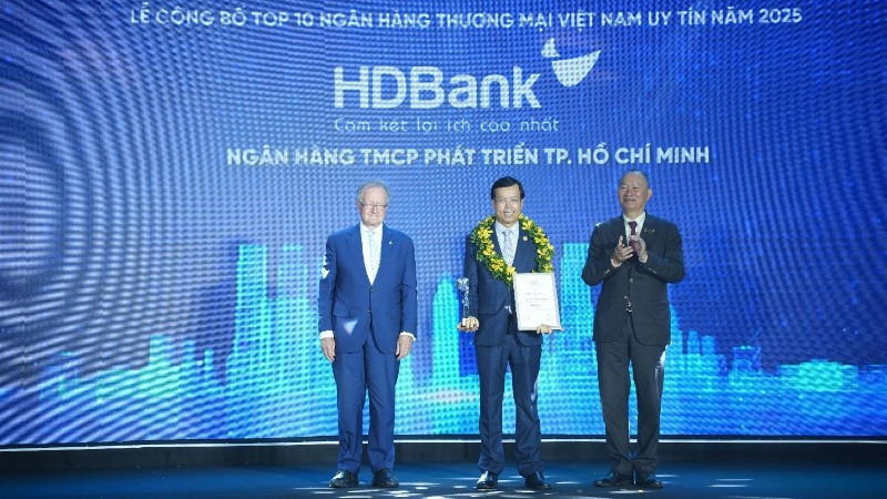 HDBank giữ vị trí thứ 3 Top ngân hàng niêm yết uy tín và hiệu quả nhất Việt Nam.