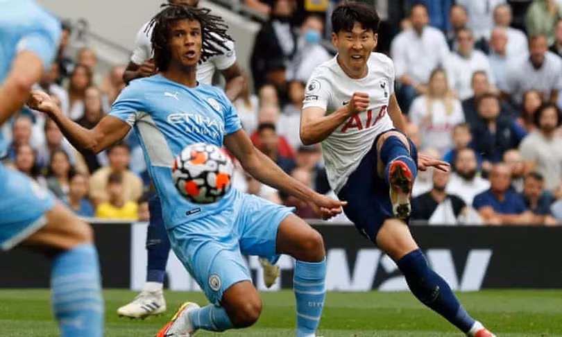 Cú cứalòng của Son Heung-min ghi bàn vào lưới Manchester City (ảnh: AFP)