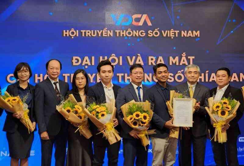 Các thành viên của Hội Truyền thông số Việt Nam tại lễ thành lập Chi nhánh miền Nam Các thành viên của Hội Truyền thông số Việt Nam tại lễ thành lập Chi nhánh miền Nam