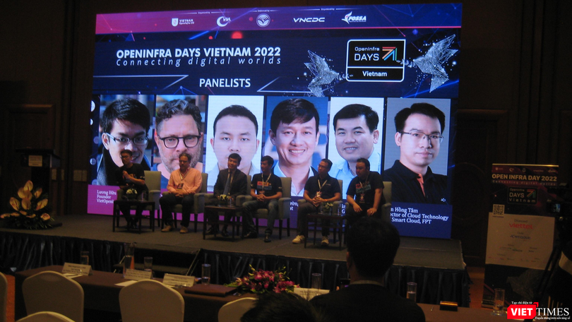 Các diễn giả trong phần giao lưu tại sự kiện OpenInfra Days Vietnam 2022