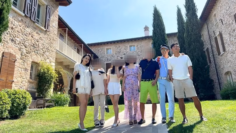 Gia đình nhạc sĩ Hồ Hoài Anh và diễn viên Hồng Đăng du lịch Majorca