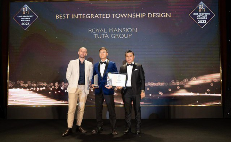 Tại lễ trao giải Dot Property Vietnam Awards, Royal Mansion đã được vinh danh “Khu đô thị tích hợp có thiết kế kiến trúc đẹp nhất Việt Nam”.