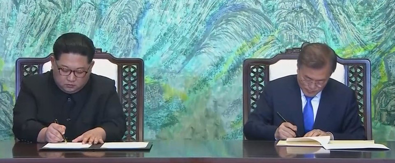 Toàn cảnh cuộc gặp lịch sử giữa Chủ tịch Triều Tiên Kim Jong Un và Tổng thống Hàn Quốc Moon Jae In ảnh 33