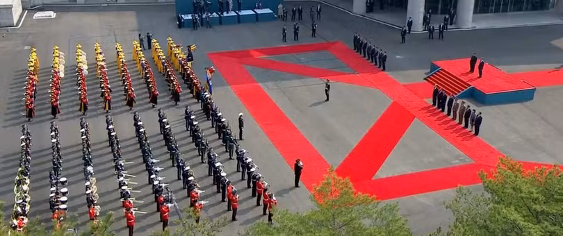 Toàn cảnh cuộc gặp lịch sử giữa Chủ tịch Triều Tiên Kim Jong Un và Tổng thống Hàn Quốc Moon Jae In ảnh 13