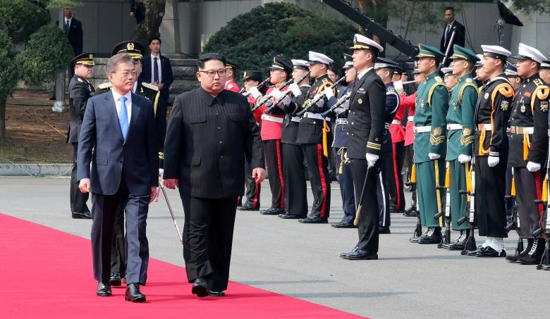 Toàn cảnh cuộc gặp lịch sử giữa Chủ tịch Triều Tiên Kim Jong Un và Tổng thống Hàn Quốc Moon Jae In ảnh 11