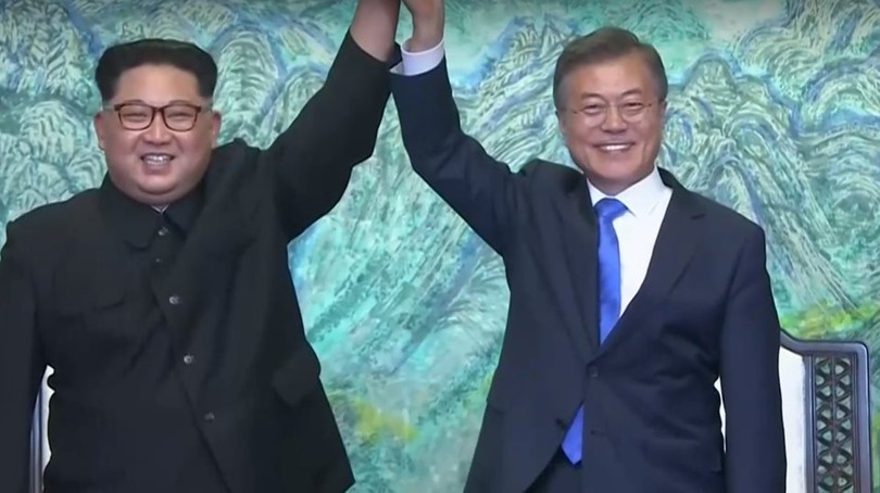 Toàn cảnh cuộc gặp lịch sử giữa Chủ tịch Triều Tiên Kim Jong Un và Tổng thống Hàn Quốc Moon Jae In ảnh 34