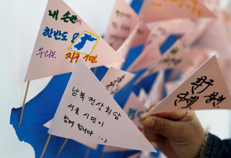 Toàn cảnh cuộc gặp lịch sử giữa Chủ tịch Triều Tiên Kim Jong Un và Tổng thống Hàn Quốc Moon Jae In ảnh 15