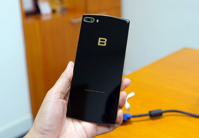 Xuất hiện hình ảnh phiên bản cao cấp Bphone 2017 Gold ảnh 3