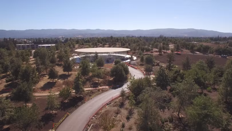 Chiêm ngưỡng trụ sở 5 tỷ USD của Apple sắp đưa vào hoạt động ảnh 2