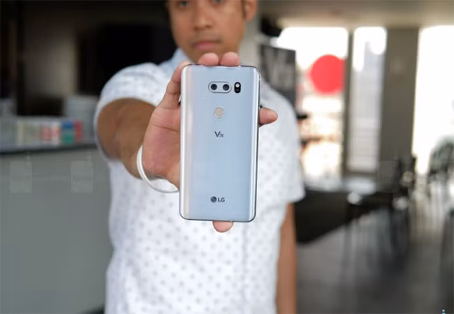 LG V30 chính thức ra mắt: quay và chỉnh sửa video cực "đỉnh" ảnh 1