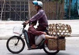 Cười đau bụng với "Người vận chuyển" phiên bản Việt Nam ảnh 20