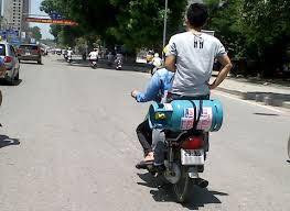 Cười đau bụng với "Người vận chuyển" phiên bản Việt Nam ảnh 8