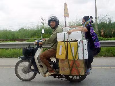 Cười đau bụng với "Người vận chuyển" phiên bản Việt Nam ảnh 15