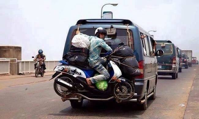 Cười đau bụng với "Người vận chuyển" phiên bản Việt Nam ảnh 26