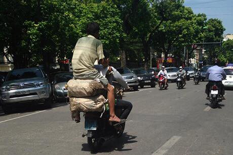 Cười đau bụng với "Người vận chuyển" phiên bản Việt Nam ảnh 9